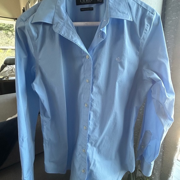 Lauren Ralph Lauren petite blue button-down no iron blouse. - Picture 5 of 5